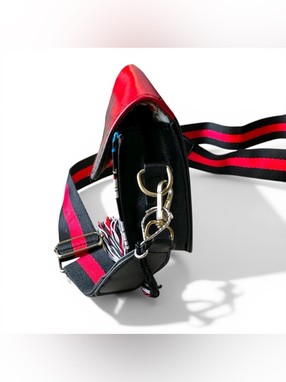 Graphic Street Art Graffiti Crossbody Bag - 6.5x8โ - Picture 4 of 8